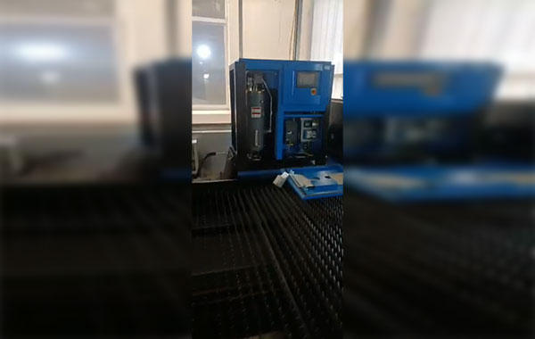 激光切割一体组合机使用现场