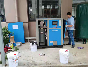 空压机维修现场